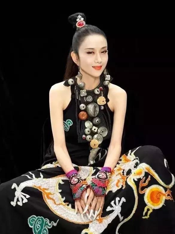 「孔雀舞神」為了跳舞不吃米飯不要孩子！獨住幾千萬神仙宮殿，二度離婚卻稱沒受傷不孤獨
