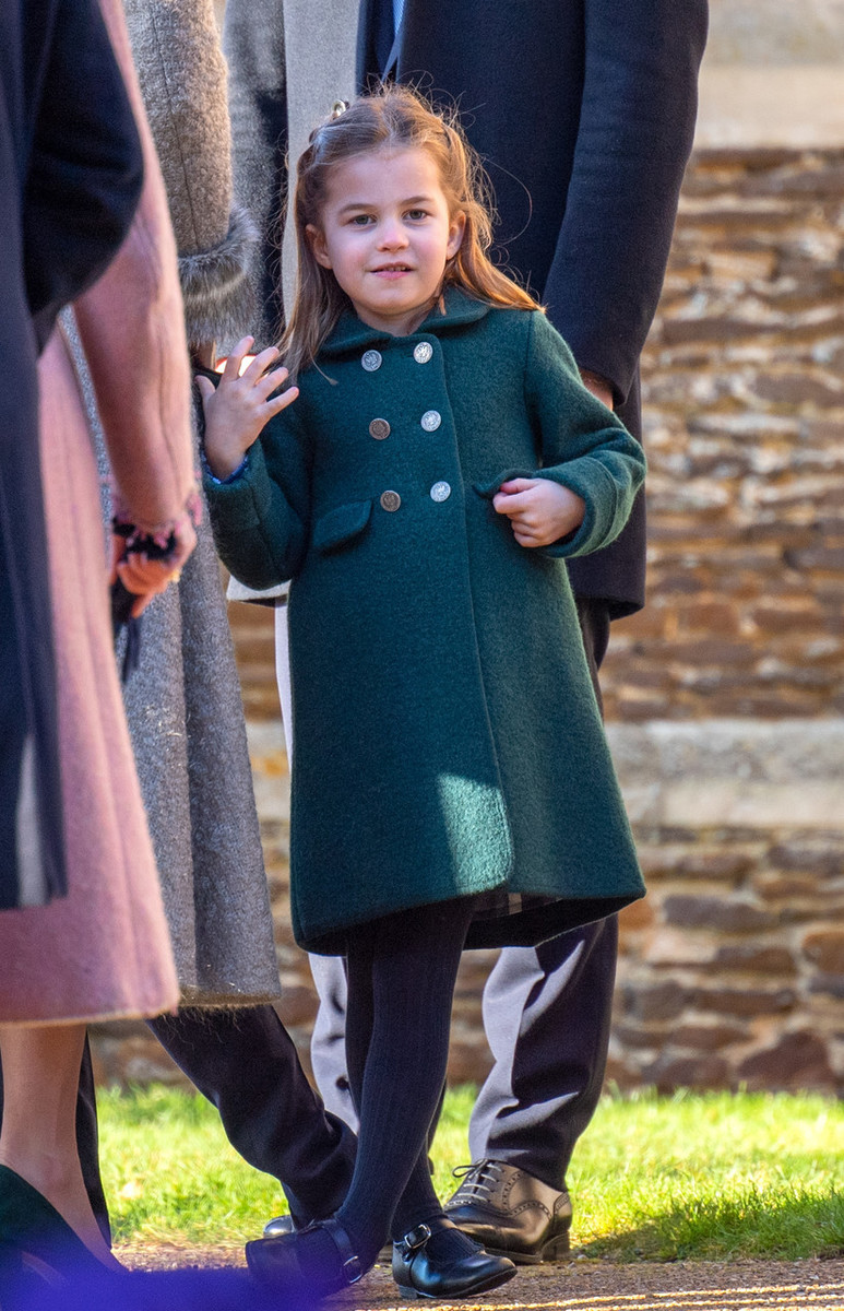 最具女王范的「4歲夏洛特公主」成長記:天生自帶親民力備受喜愛「2歲首行屈膝禮」呆萌又規範