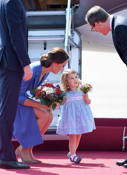 最具女王范的「4歲夏洛特公主」成長記:天生自帶親民力備受喜愛「2歲首行屈膝禮」呆萌又規範