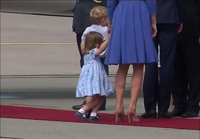 最具女王范的「4歲夏洛特公主」成長記:天生自帶親民力備受喜愛「2歲首行屈膝禮」呆萌又規範