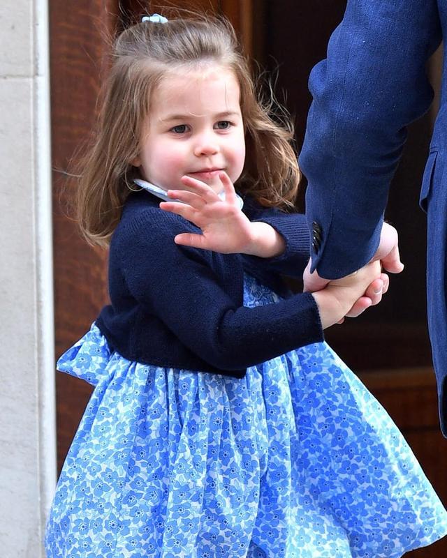 最具女王范的「4歲夏洛特公主」成長記:天生自帶親民力備受喜愛「2歲首行屈膝禮」呆萌又規範