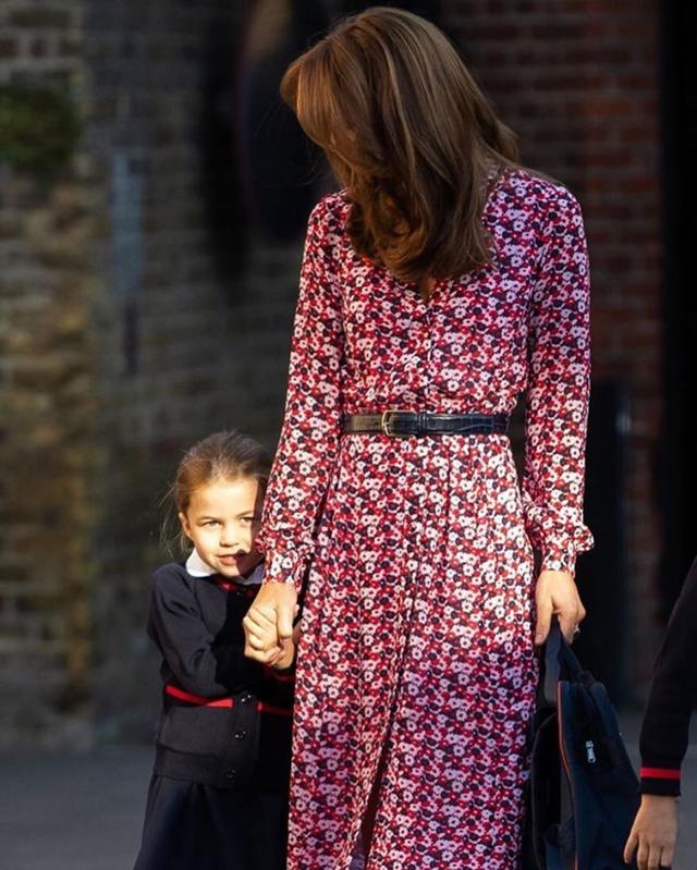 最具女王范的「4歲夏洛特公主」成長記:天生自帶親民力備受喜愛「2歲首行屈膝禮」呆萌又規範