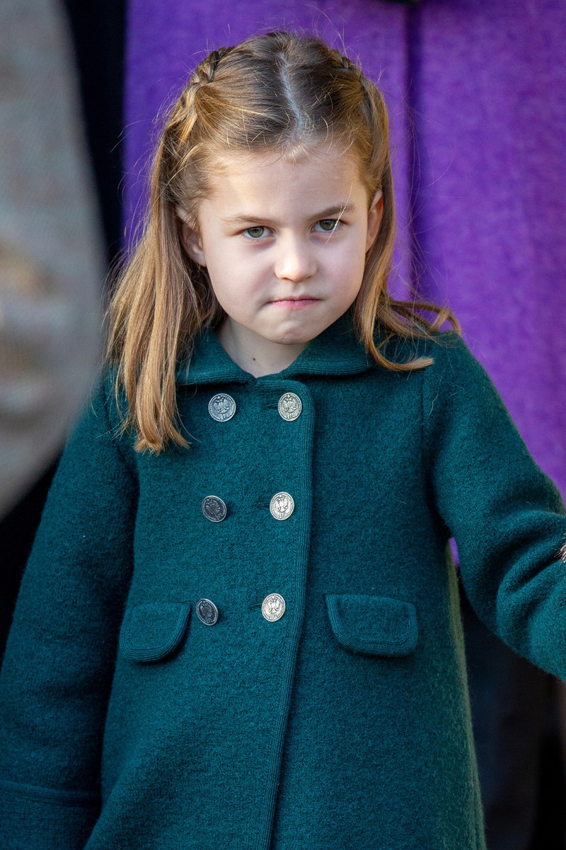 最具女王范的「4歲夏洛特公主」成長記:天生自帶親民力備受喜愛「2歲首行屈膝禮」呆萌又規範