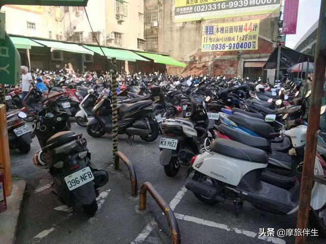 台灣特有風景!地狹人稠「機車文化」方便不佔位 省錢又省油「追女孩必備回憶」重溫年少時光