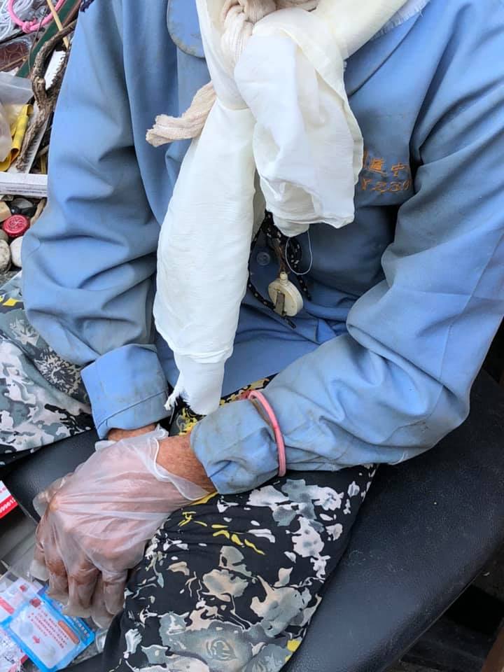 退休金被兒子領走！獨居嬤「靠撿回收過活」住家髒亂像廢墟　鄰居心疼曝：「社會局想幫也幫不了」