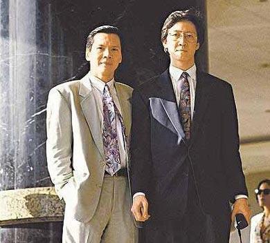 兄弟倆一起創業，向華強娶了陳嵐，成影業大佬，向華勝卻情史豐富