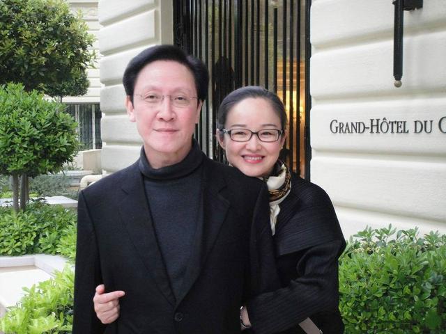 手足情深！向華強兄弟一同創業「弟叱吒商場情史豐富」　婚後因重症離去「前女友流淚誦經」從未交惡