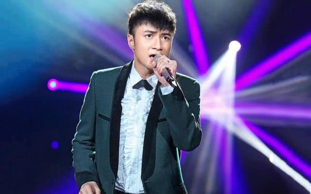 為愛吃苦？「地下戀」20年嫁給小6歲男神，52歲高齡產子的她成「娛樂圈第一高齡媽媽」