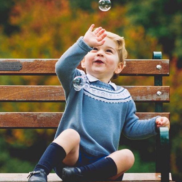 看見不一樣的王子！6歲喬治「生活趣事」盤點：媽咪做蛋糕時愛搗亂，鬧脾氣一招就能被搞定