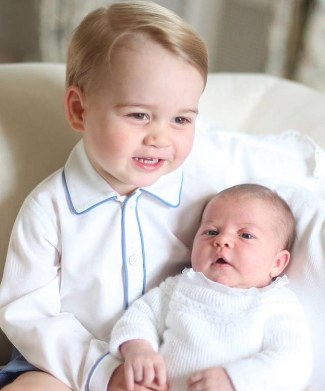 看見不一樣的王子！6歲喬治「生活趣事」盤點：媽咪做蛋糕時愛搗亂，鬧脾氣一招就能被搞定