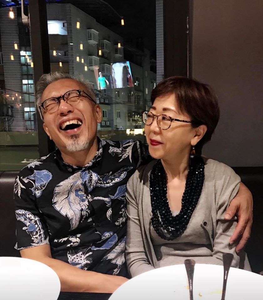 生活舒適最重要！逾60歲網紅：退休有「2千萬未必比2百萬快樂」　大學初戀「結婚30年越吵越甜蜜」鬥嘴是福氣