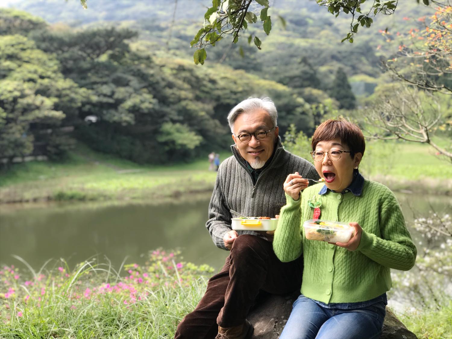 生活舒適最重要！逾60歲網紅：退休有「2千萬未必比2百萬快樂」　大學初戀「結婚30年越吵越甜蜜」鬥嘴是福氣