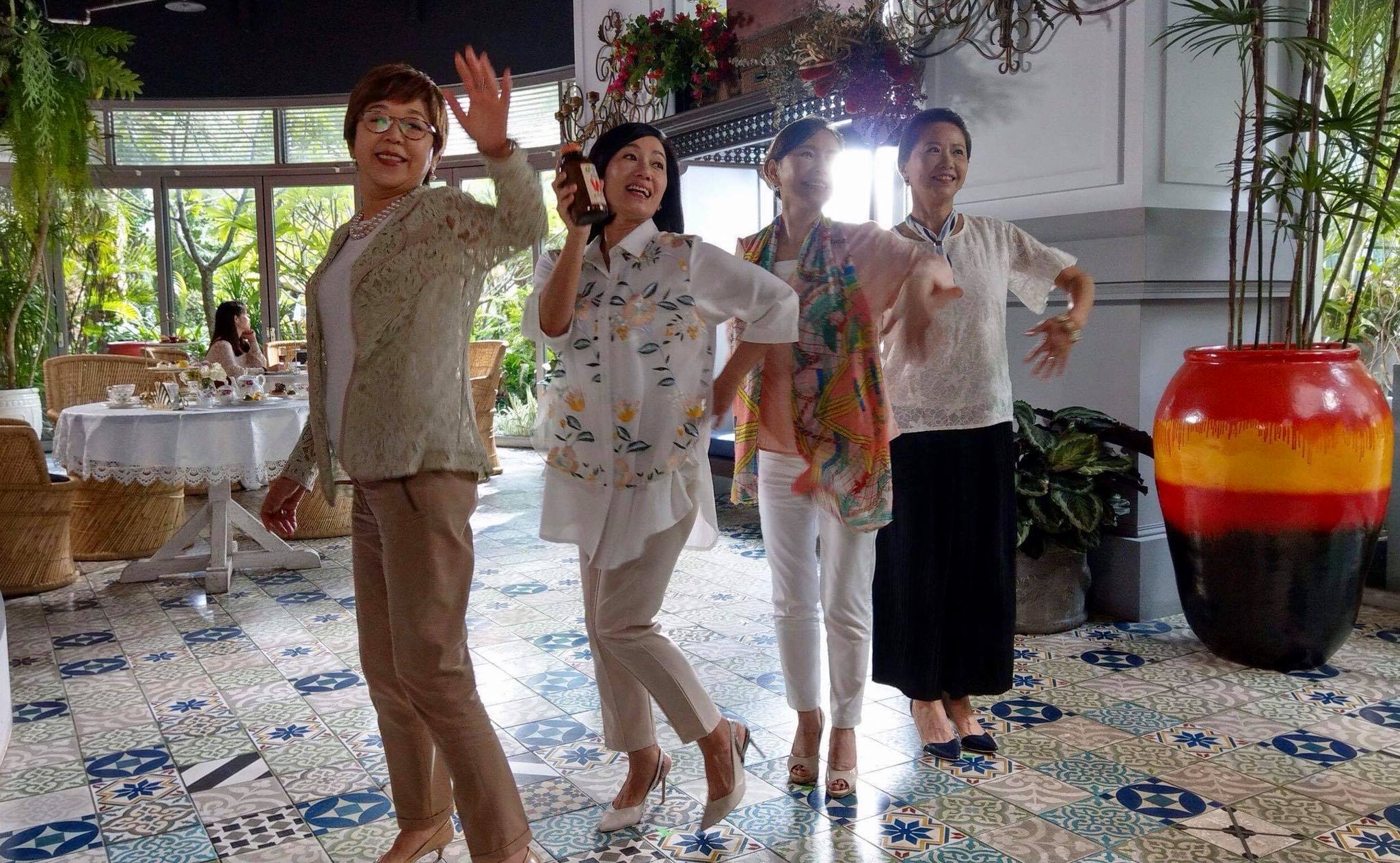 生活舒適最重要！逾60歲網紅：退休有「2千萬未必比2百萬快樂」　大學初戀「結婚30年越吵越甜蜜」鬥嘴是福氣