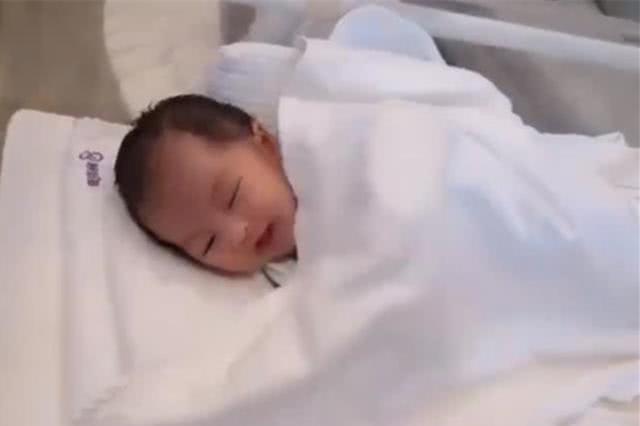 贏在起跑線上！「最美新生兒」靠顏值征服眾網友，不單是基因問題，也因媽媽孕期注意4點