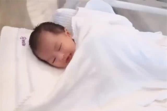贏在起跑線上！「最美新生兒」靠顏值征服眾網友，不單是基因問題，也因媽媽孕期注意4點