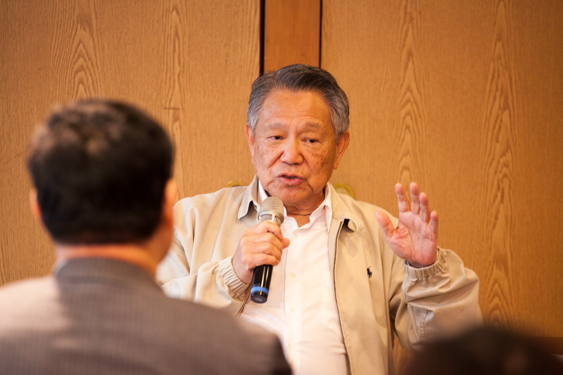 台灣防疫被世界看見！前衛生署長曝20年前關鍵「我國成亞洲第一」　對政府「比大拇指讚賞」：日本仍還沒