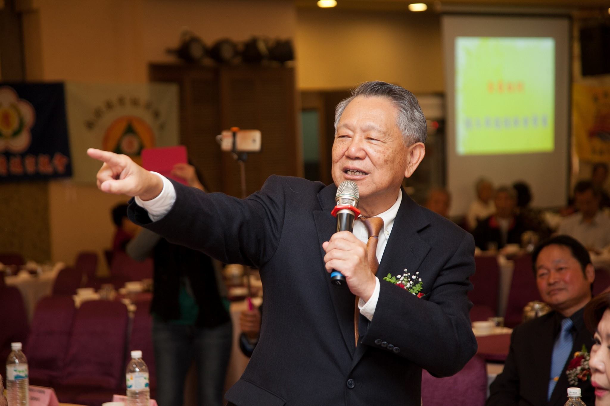 台灣防疫被世界看見！前衛生署長曝20年前關鍵「我國成亞洲第一」　對政府「比大拇指讚賞」：日本仍還沒
