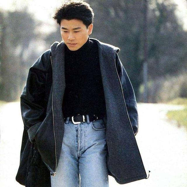 伍思凱一見鍾情「婚後21年零緋聞」投資全聽老婆言　兒繼承「高智商好嗓音」53歲全家幸福美滿