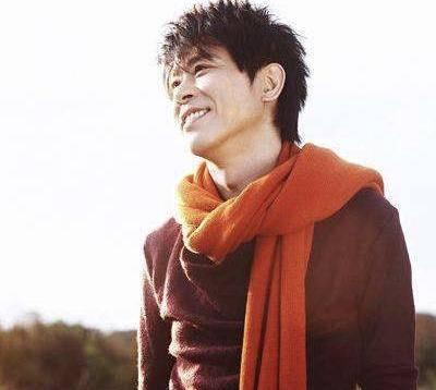 伍思凱一見鍾情「婚後21年零緋聞」投資全聽老婆言　兒繼承「高智商好嗓音」53歲全家幸福美滿