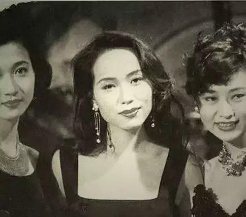 容忍老公8次出軌！ 她卻堅持不離婚 「結婚32年仍無兒女」 今56歲優雅依舊，與老公日常秀恩愛