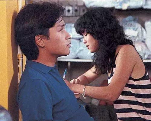 容忍老公8次出軌！ 她卻堅持不離婚 「結婚32年仍無兒女」 今56歲優雅依舊，與老公日常秀恩愛