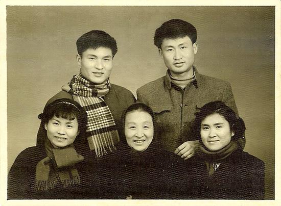 一生十段情！青梅竹馬走後他娶妻妾4人，卻三跪摯愛而不娶     以兄妹之名互稱52年