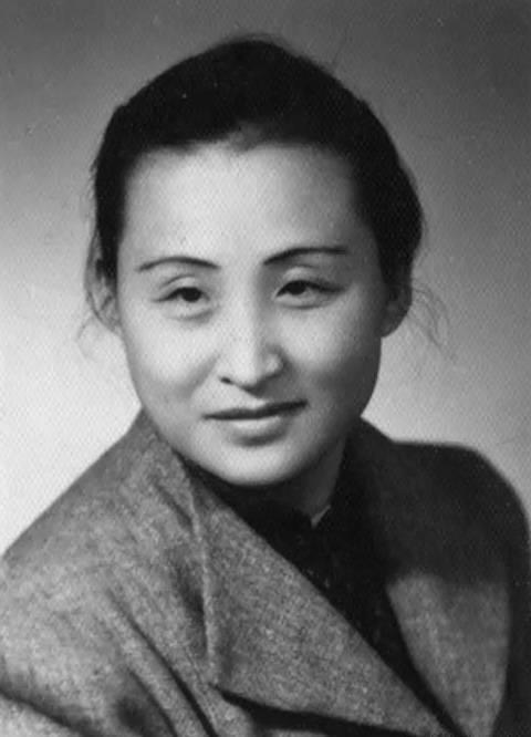 一生十段情！青梅竹馬走後他娶妻妾4人，卻三跪摯愛而不娶     以兄妹之名互稱52年