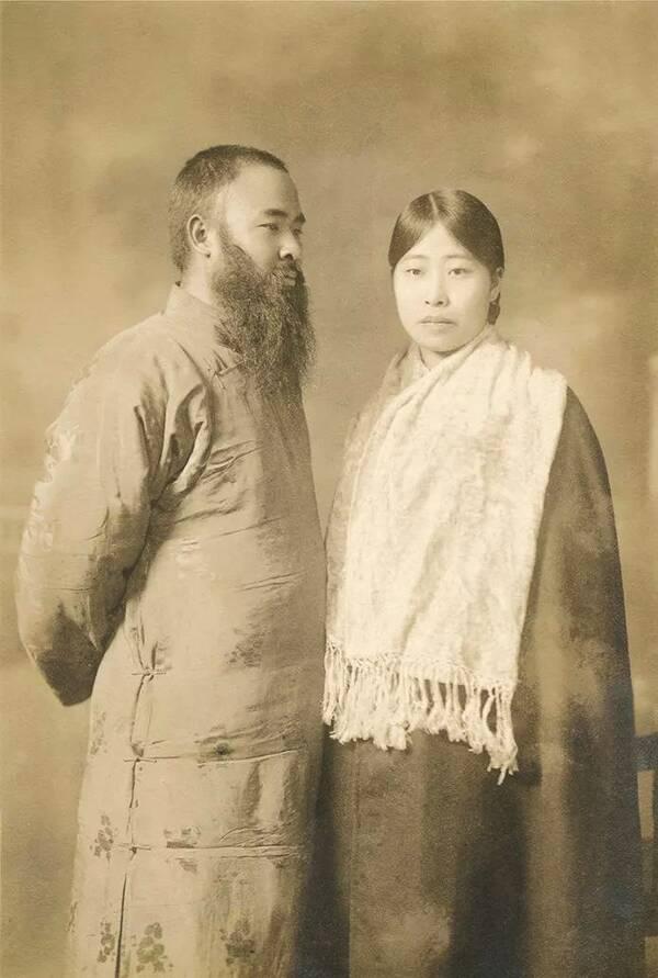 一生十段情！青梅竹馬走後他娶妻妾4人，卻三跪摯愛而不娶     以兄妹之名互稱52年