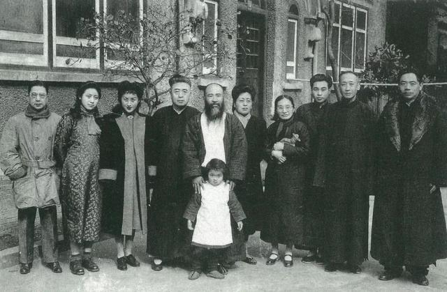 一生十段情！青梅竹馬走後他娶妻妾4人，卻三跪摯愛而不娶     以兄妹之名互稱52年