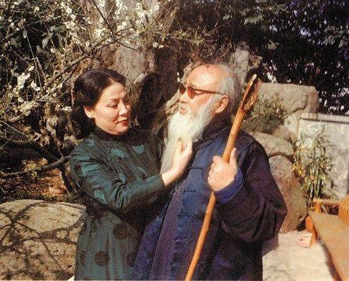 一生十段情！青梅竹馬走後他娶妻妾4人，卻三跪摯愛而不娶     以兄妹之名互稱52年