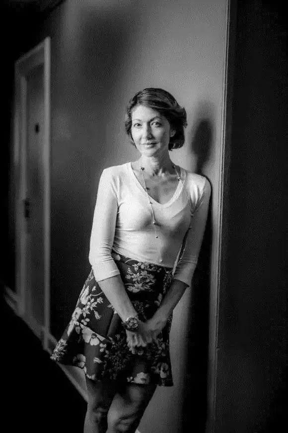 走遍大秀的「丹麥21歲超模王子」很個性，女友長相自帶東方美「與華裔王妃媽媽」有幾分相似