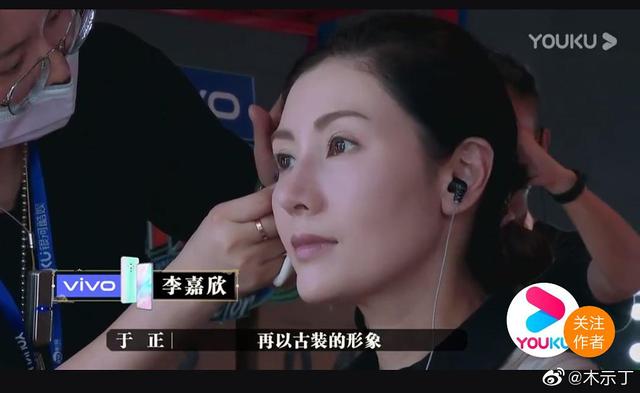 李嘉欣80歲母合照「凍齡美貌不輸女兒」　年輕曾被星探相中「為照顧女兒婉拒」一家三口基因強大