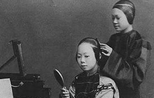 半夜洗腳時！少爺無意發現丫鬟「腳上的特殊之處」，立即決定納其為妾，後生子成風雲人物