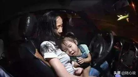 不管多難，都想把你帶在身邊！單親媽為生計苦撐「帶5歲娃開計程車」　相依為命「住1.5坪房」母女很知足