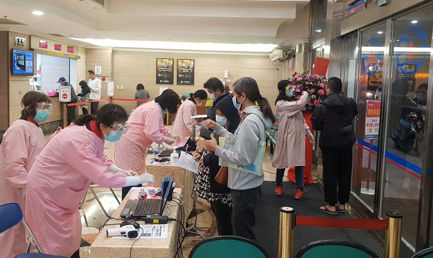 忙碌1小時！護理師「才坐下5秒」警報聲又響起　心酸懇求民眾「不要再出國了」：你們對不起全體醫療人員