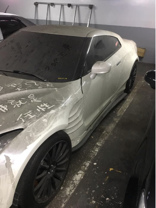 買超跑還不開！停車場「有高級跑車放到長灰塵」　網友全傻眼「意外釣出車主好友」喊冤：不是故意的啦