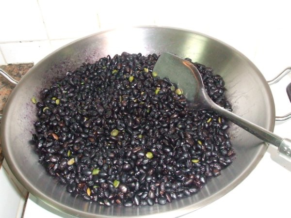 白髮越來越多？因為你經常吃「三種食物」最好少吃點