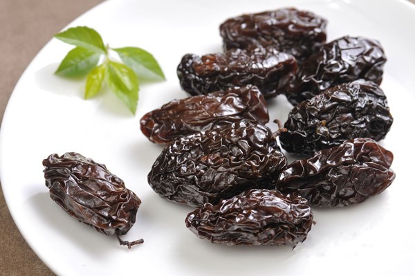 白髮越來越多？因為你經常吃「三種食物」最好少吃點