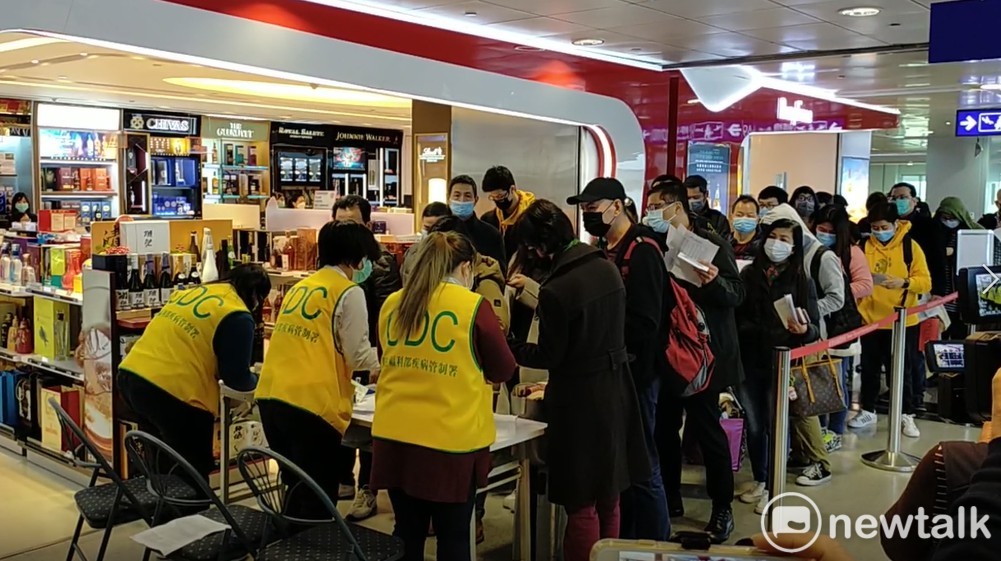 台灣實施境管首日！林佳龍爆「1萬人趕回台灣」防疫車隊暴增10倍　緊急擴編承諾「守護好國門」