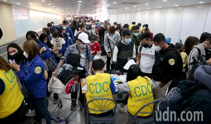 台灣實施境管首日！林佳龍爆「1萬人趕回台灣」防疫車隊暴增10倍　緊急擴編承諾「守護好國門」