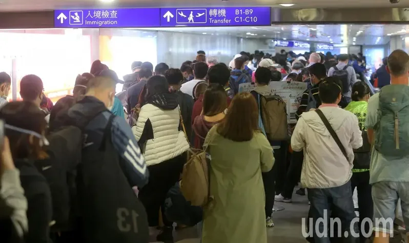 台灣實施境管首日！林佳龍爆「1萬人趕回台灣」防疫車隊暴增10倍　緊急擴編承諾「守護好國門」