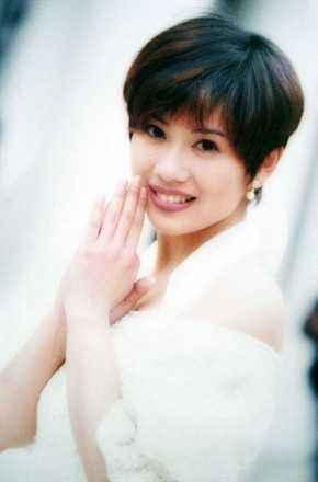 當家花旦被當搖錢樹「20年積蓄遭騙光」身患重症父離去　嫁小8歲真愛「被疼得像小孩」因丈夫重獲新生