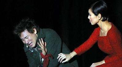 當家花旦被當搖錢樹「20年積蓄遭騙光」身患重症父離去　嫁小8歲真愛「被疼得像小孩」因丈夫重獲新生