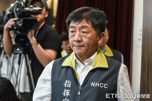 年前至今沒休假！陳時中記者會「低頭連咳」憔悴倦容惹心疼　兩地奔波「鋼鐵行程」曝光網：謝謝有您