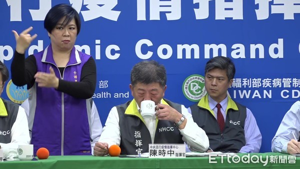 年前至今沒休假！陳時中記者會「低頭連咳」憔悴倦容惹心疼　兩地奔波「鋼鐵行程」曝光網：謝謝有您