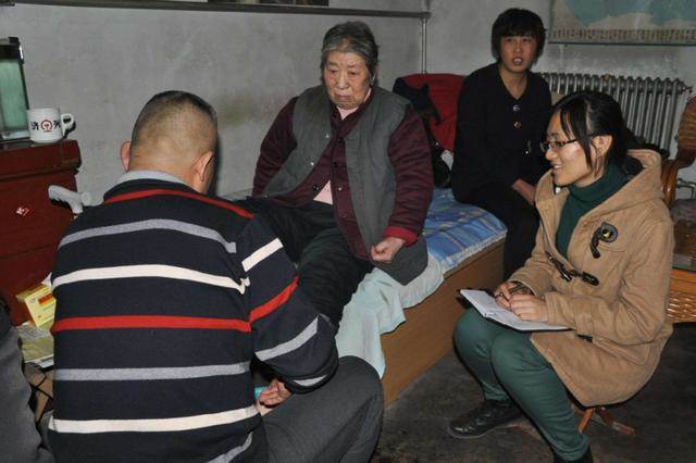 「假孝順」風氣蔓延！兒女以為是減輕負擔，其實老人只能偷偷抹淚 ，很多家庭都在這樣做