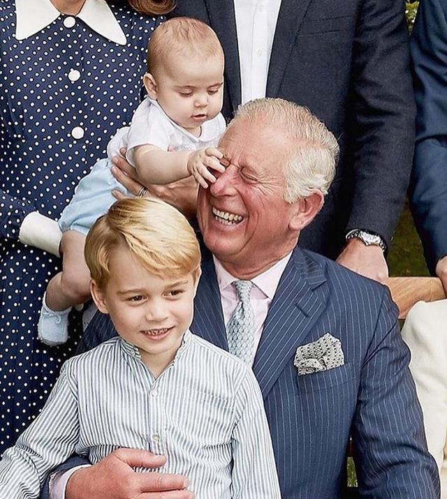 呆萌路易小王子即將2周歲啦!完美「繼承哥哥表情包」搞怪又可愛,備受老王儲爺爺寵愛