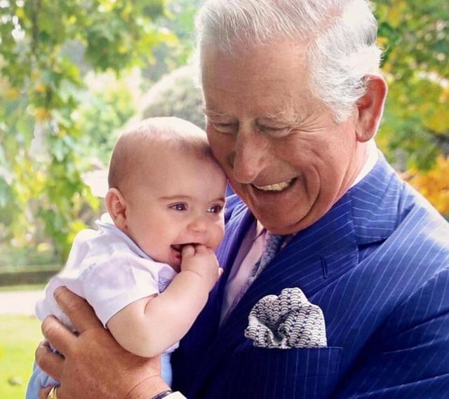 呆萌路易小王子即將2周歲啦!完美「繼承哥哥表情包」搞怪又可愛,備受老王儲爺爺寵愛