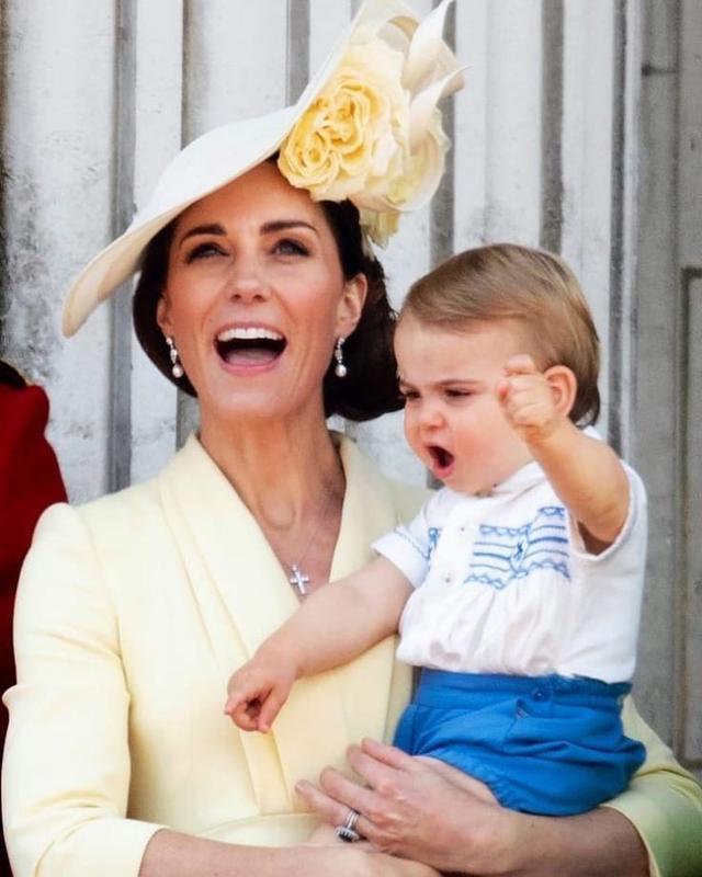 呆萌路易小王子即將2周歲啦!完美「繼承哥哥表情包」搞怪又可愛,備受老王儲爺爺寵愛