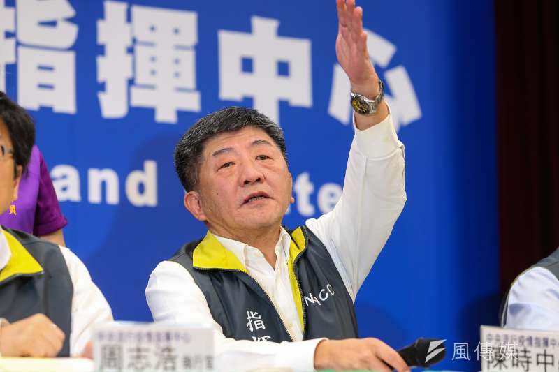 鋼鐵部長累了！陳時中拚防疫「摀臉閉目」神情好疲倦　徹夜不睡覺「不敢放心休息」責任全扛在肩上